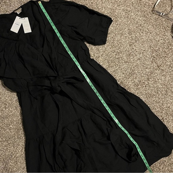 City Chic sweet sleeve faux wrap dress in black - Picture 9 of 10